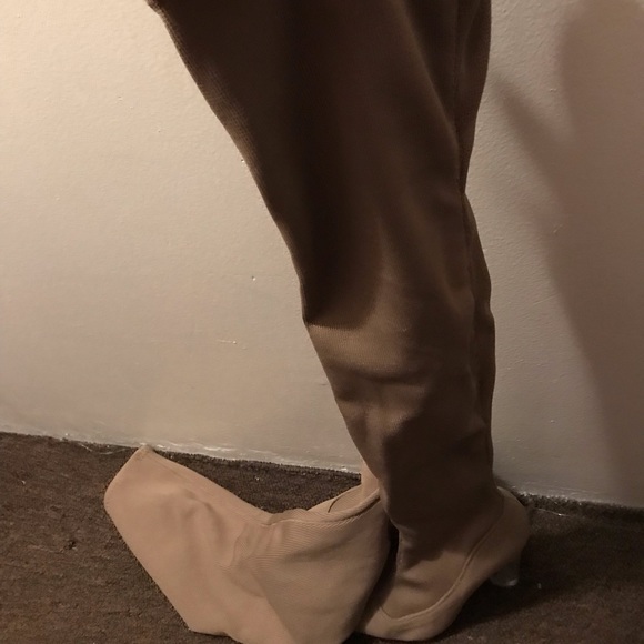 Women’s shoes - Picture 2 of 3